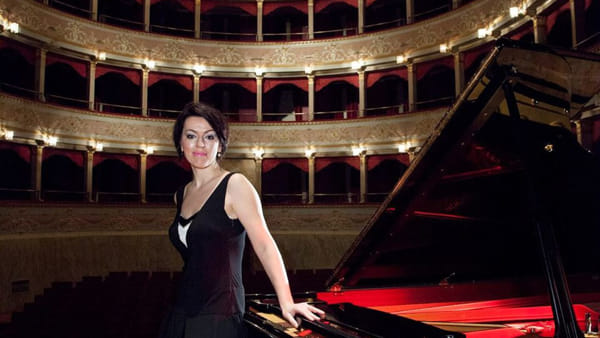 Pianistja shqiptare që po shkëlqen në Itali, përhap tingujt shqiptarë në 40 vende të botës