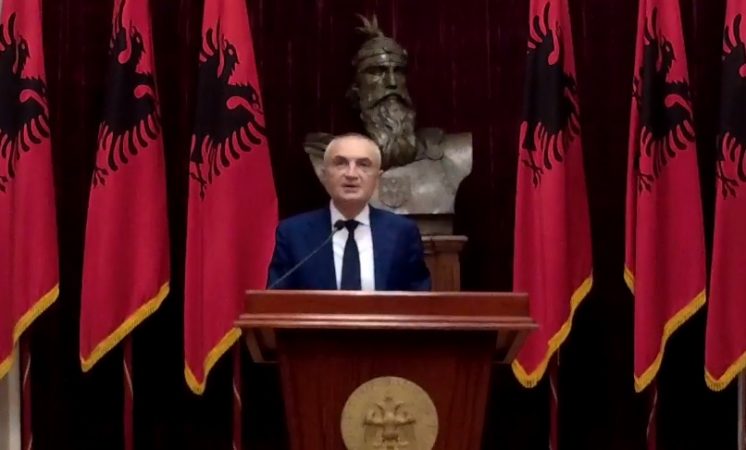 Mosdekretimi i Lleshit/ ‘Presidenti i gatshëm t’i thotë arsyet në mbledhje me dyer të mbyllura’
