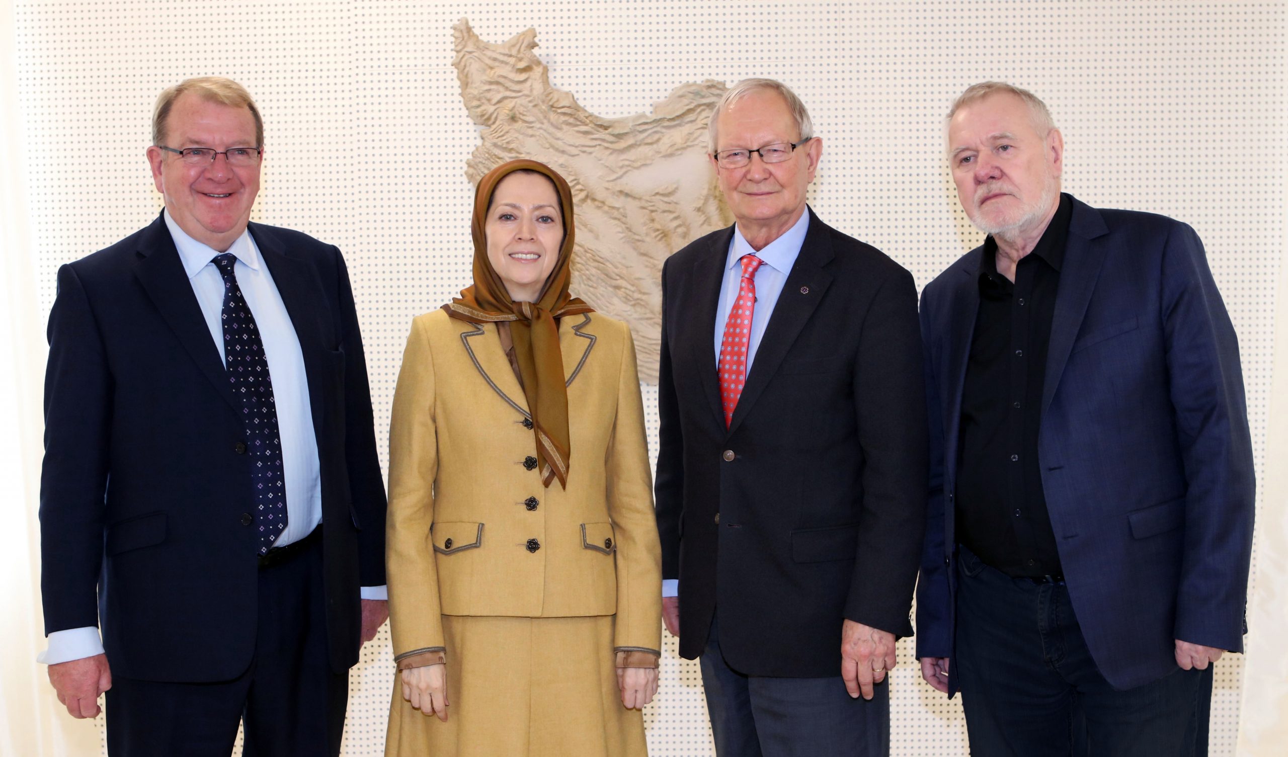 Një delegacion i lartë nga Parlamenti Europian takohet me Maryam Rajavi-n në Shqipëri