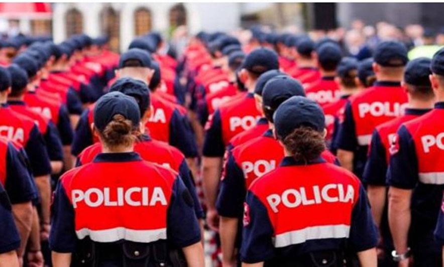 Policët, konkurs si maturantët nga frika se del teza