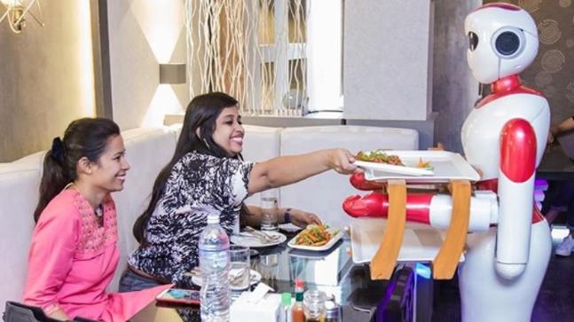 Në këtë vend një robot do të jetë kamarieri juaj