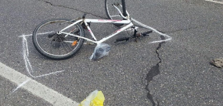 Makina përplas biçikletën, vdes i moshuari