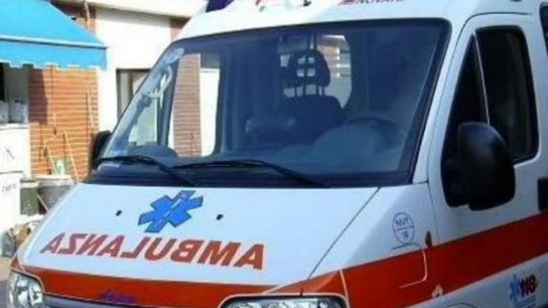 A e dini pse “Ambulance” shkruhet mbrapsht në makinë?