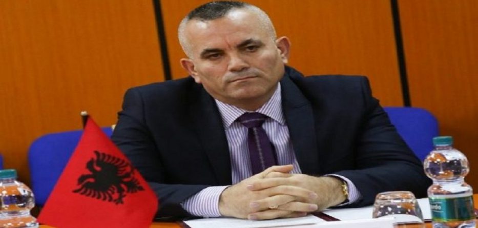 “Kaçifas”/ Ardi Veliu takohet me zyrtarët e policisë greke