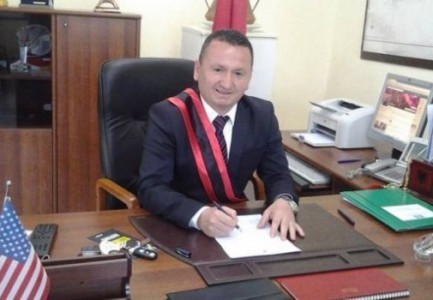 Denoncimi/ “Si u fsheh skandali nga kryebashkiaku bashkë me deputetin socialist”