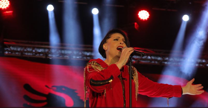 Aurela Gaçe “ndez” sheshin “Skënderbej”, bën premtimin e madh