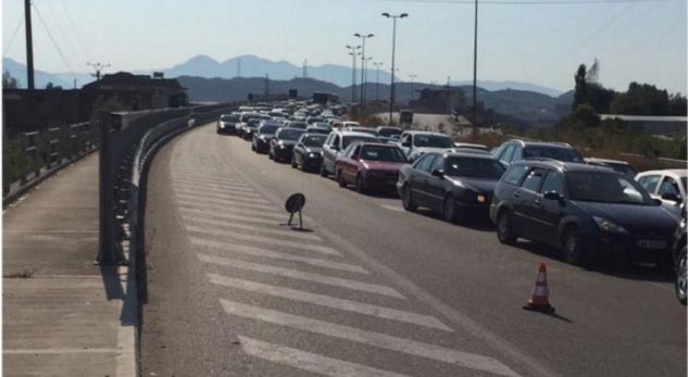Radhë kilometrike në Kakavijë, problemi tek pala greke