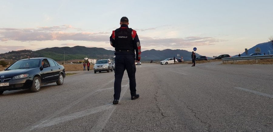 Bllokimi i rrugës, tre ekstremistë grekë arrestohen nga policia