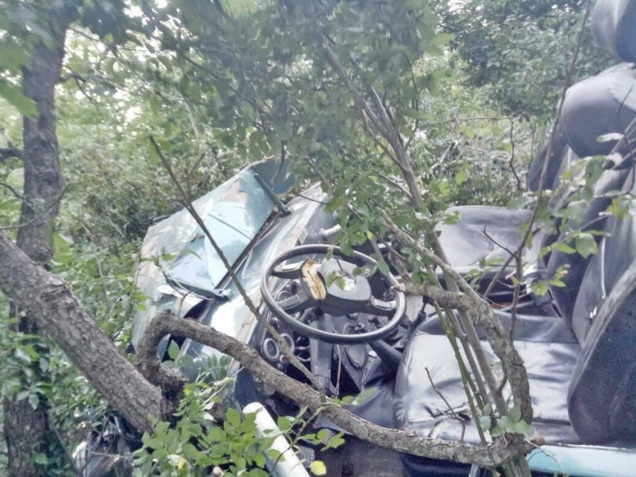 Aksident i rëndë, furgoni me 3 persona bie në humnerë