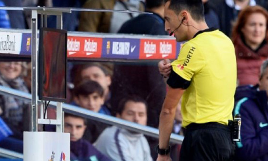 “VAR”-i do të aplikohet edhe në Premier League nga viti i ardhshëm