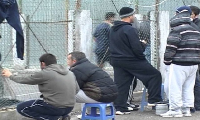 Të dënuarit në burgun e Burrelit kërcënojnë me grevë urie