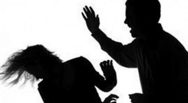 Tre gra në Durrës rrihen nga burrat, kërkojnë ndihmën e policisë