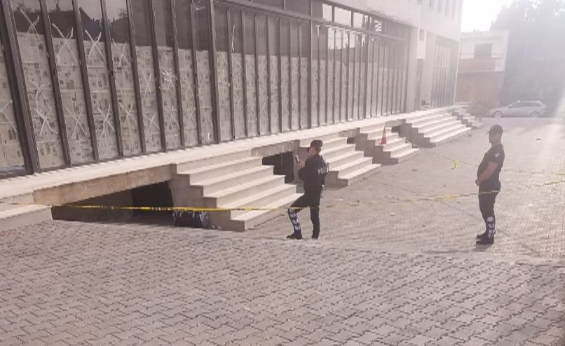 Alarm për bombë në Tiranë, gjendet një çantë e dyshimtë