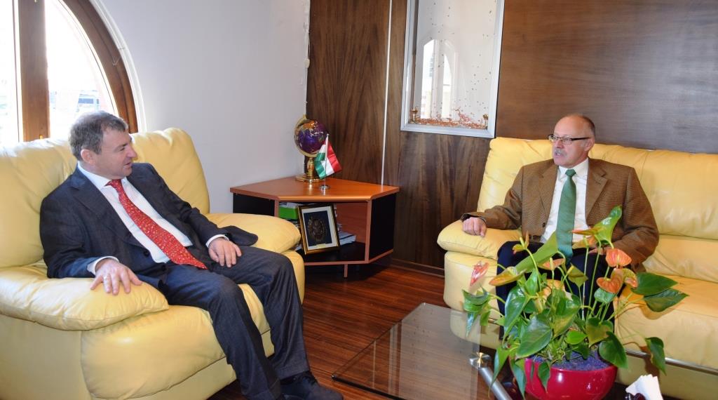 Dako takim me ambasadorin e Hungarisë; Durrësi binjakëzim me 1 qytet hungarez