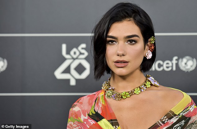 Dua Lipa fiton tre çmime të mëdha në një natë
