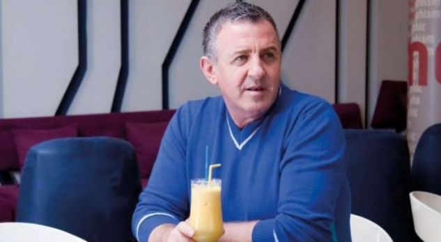 Agron Llakaj për politikanët: Gjysma janë me diploma të vjedhura