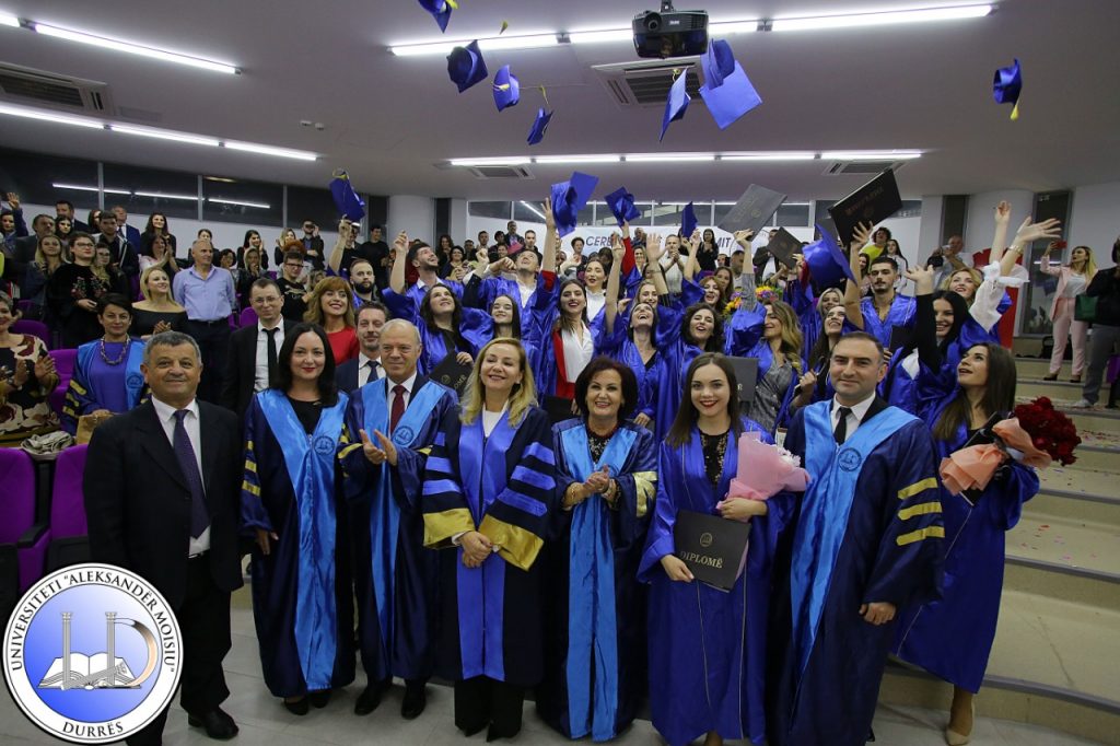 Durrës, zhvillohet ceremonia e diplomimit të studentëve të FASTIP