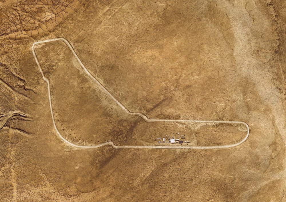 E jashtëzakonshme, ndërtojnë pistën e Monza në mes të shkretëtirës (VIDEO)