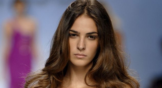 Emina prek me dedikimin për bashkëshortin e saj