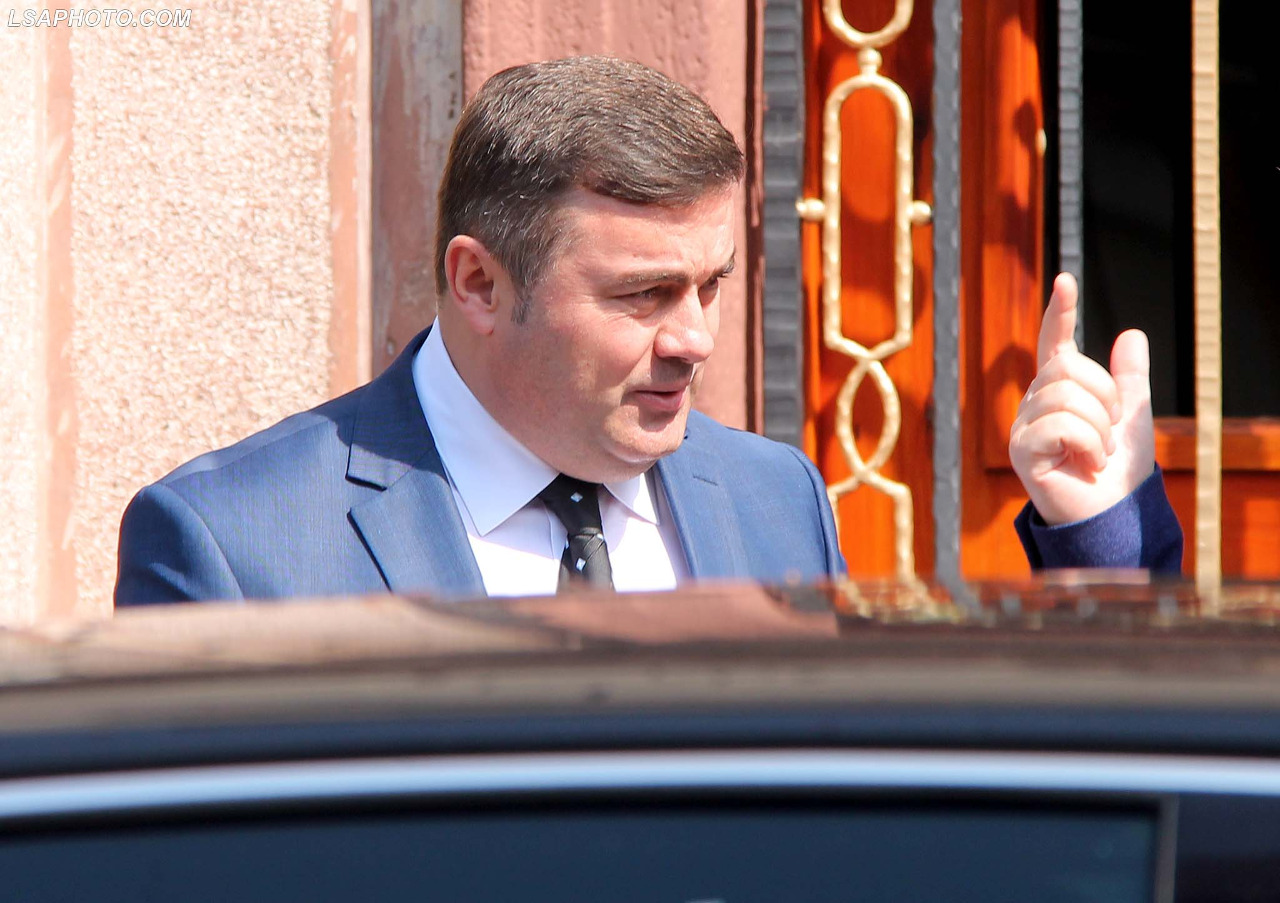 Presidenti Meta dekreton Helidon Bendon në krye të SHISH