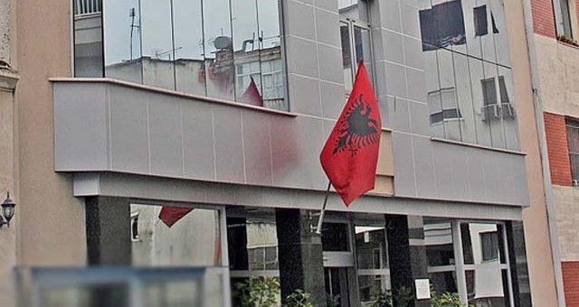 Ndryshimet ligjore/ Bankat hapin dyert për kontrollin e parave të pushtetarëve