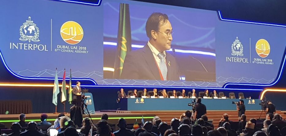 Si funksionon Interpoli?