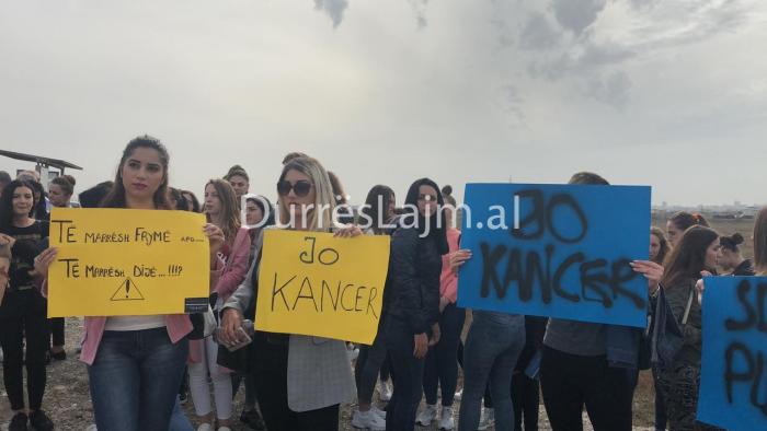 “Jo kancer!” Nis protesta e studentëve të UAMD-së (FOTO)