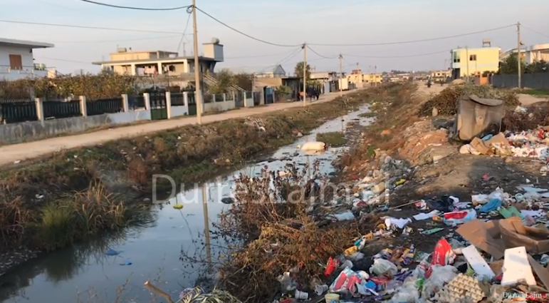 Për banorët e “Azem Hajdarit”, shtetarët në Durrës kujtohen vetëm për votat në zgjedhje (VIDEO)