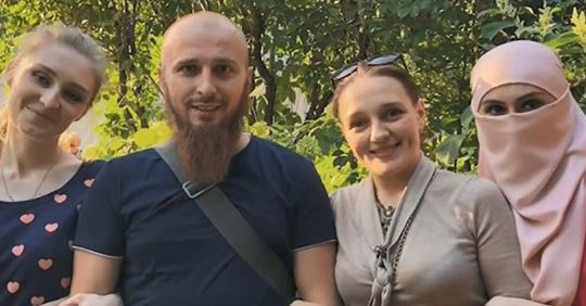 I ndëshkon gratë duke mos fjetur me to për një muaj