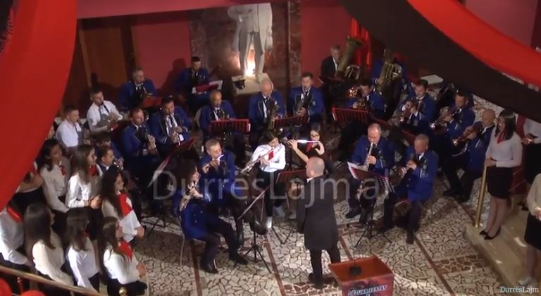 Festat e 28 dhe 29 Nëntorit, koncert me motive patriotike në Durrës (VIDEO)