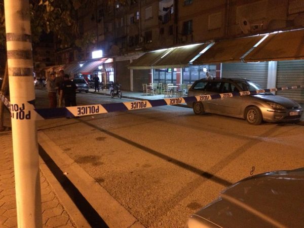Pas shpërthimit të makinës, të shtëna me armë zjarri në Vlorë