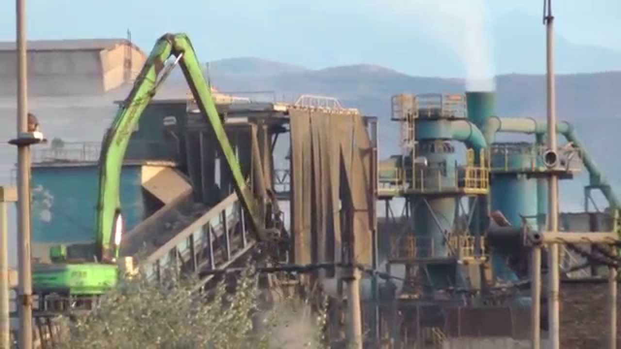 EMRI/ Punëtori bie nga vinçi, rëndë në spital