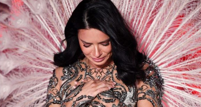Adriana Lima i jep lamtumirën Victoria’s Secret, sfilon për herë të fundit