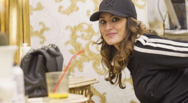 Ish e dashura e ministrit, beqare dhe e lumtur (FOTO)