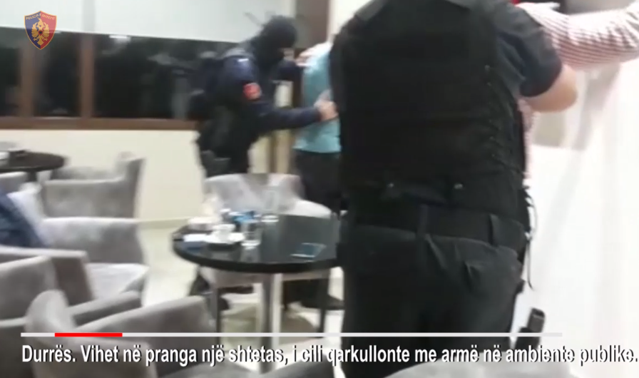 VIDEO/ I riu durrsak me pistoletë në ambiente publike, si u arrestua nga policia