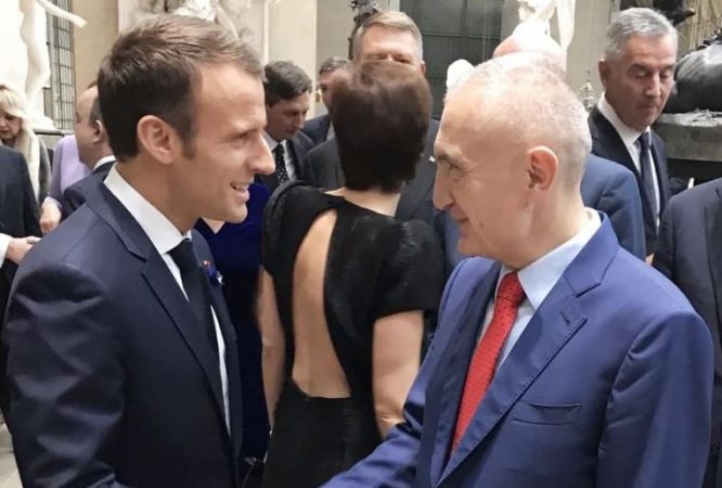 Meta takohet me Presidentin e Francës, Macron
