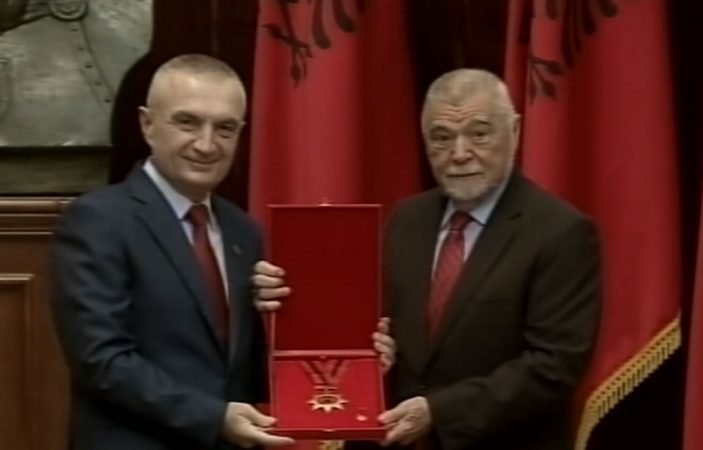 “Dekorata e Flamurit”, Meta nderon ish-presidentin Stjepan Mesiç