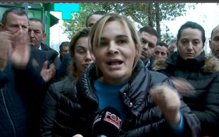 Kryemadhi i bashkohet protestës, thirrje Ramës: Mos iu afro banesave