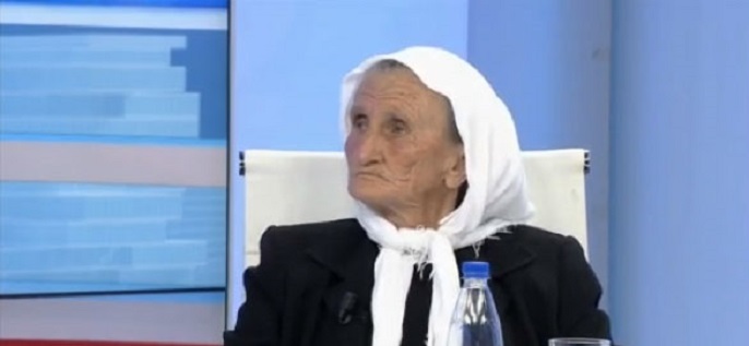 Historia prekëse e të moshuarës, braktiset nga 9 fëmijët pasi nuk iu la pasuri