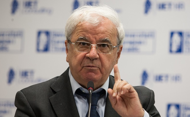 Ceremonia mortore e Kacifas, Ngjela: Turpi grek i Bularatit