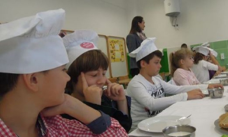 Projekti pilot i qeverisë: 76 lekë ushqim në ditë për një nxënës