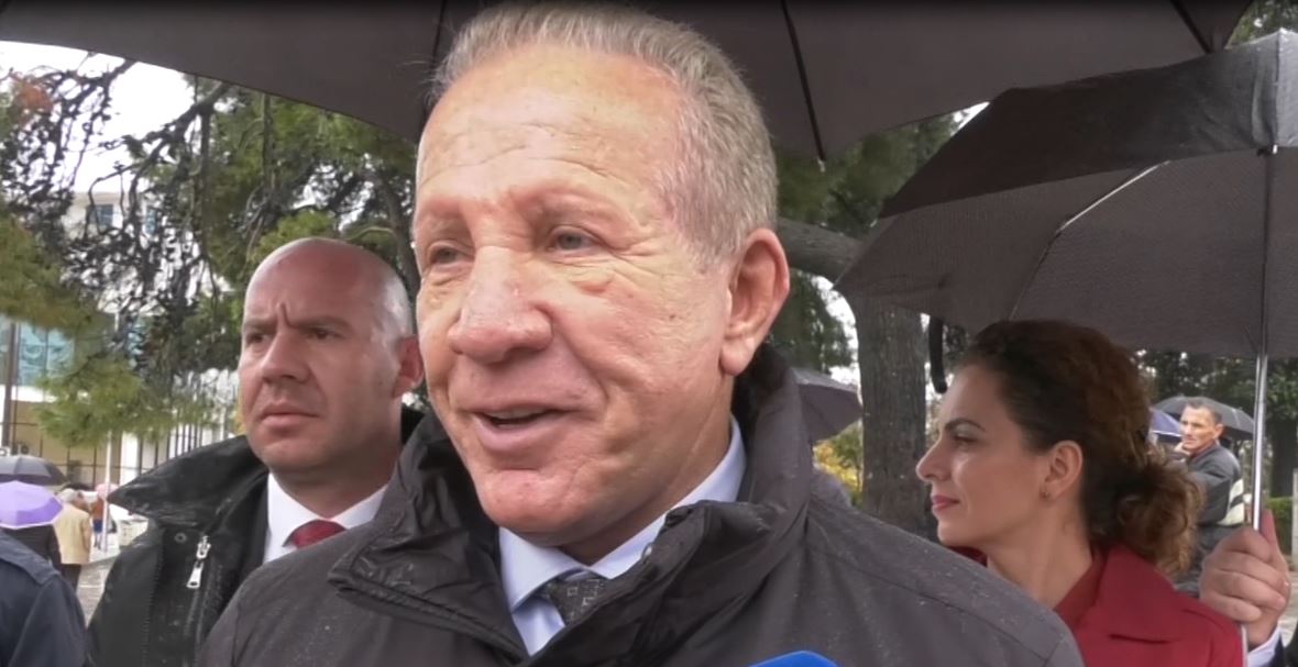 Zv.kryeministri i Kosovës nderohet me çmim në Vlorë: Jam i nderuar