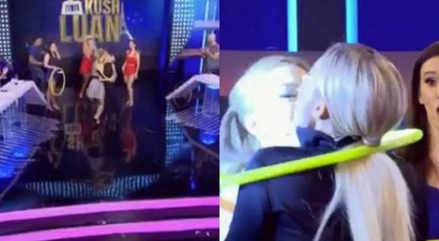 Dy artistet shqiptare puthen në buzë në mes të emisionit (FOTO)