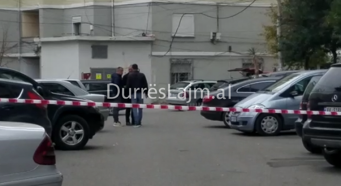 Pamje nga vendi ku u gjet tritoli në makinën e Ani Dyrmishit