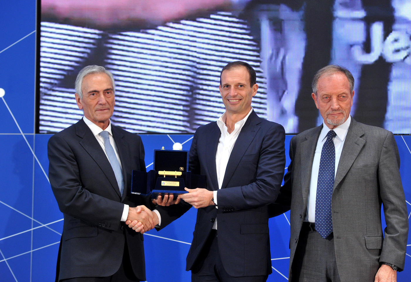 Pankina e artë për Allegrin, trajneri i Juves vendos rekord!