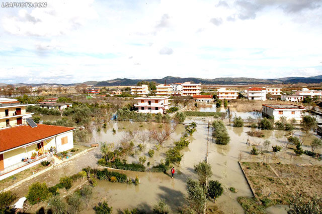 Reshje intensive shiu, zonat që rrezikohen nga përmbytjet