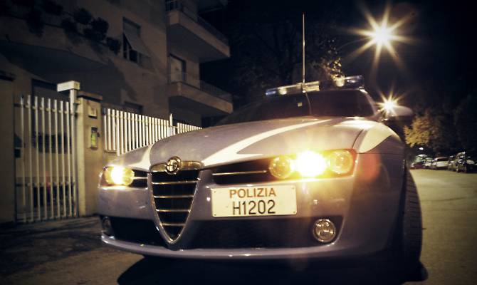 Kokainë në dyshek dhe në vazo, shqiptarët kapen mat në Itali