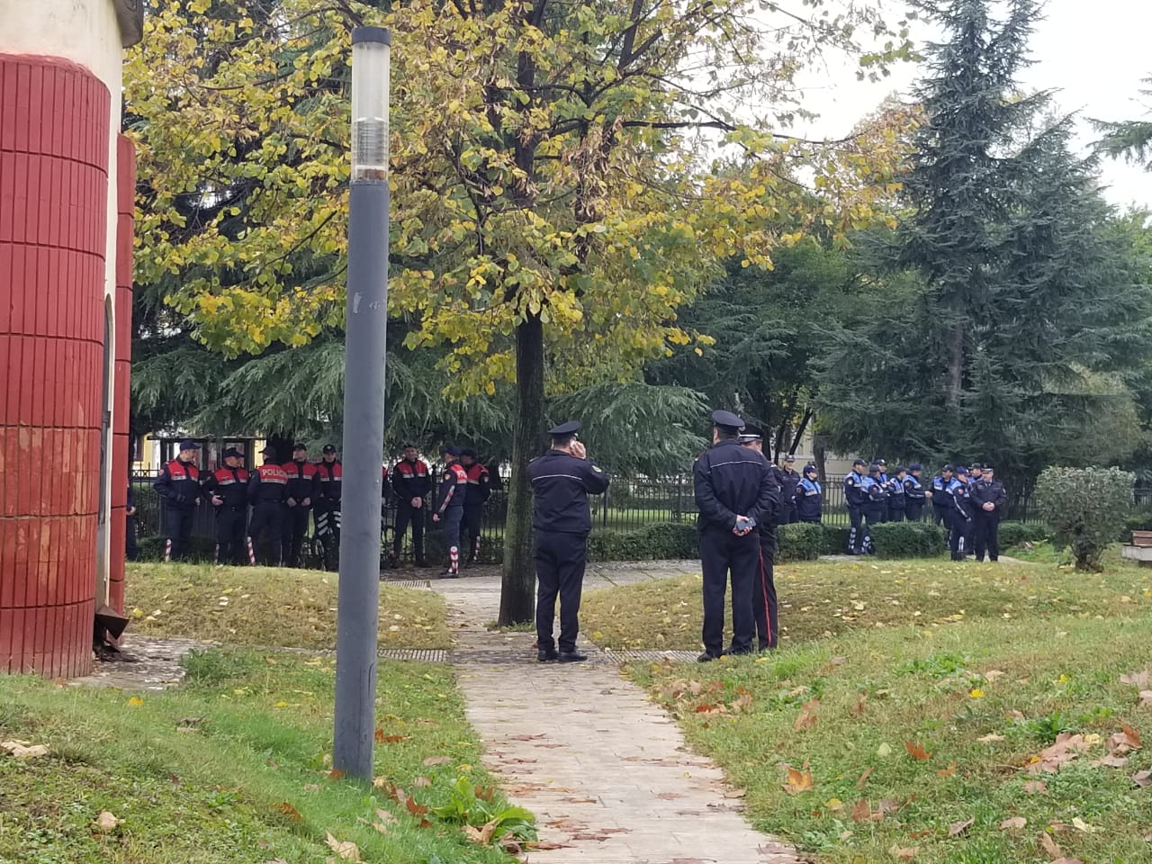 Protesta e banorëve të Astirit, blindohet Parlamenti