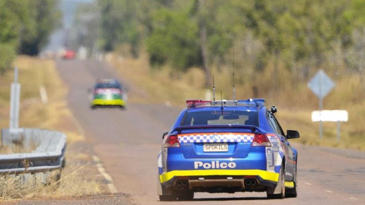 Familja gjendet e vdekur pranë një makine, zhduket 12-vjeçari i dyshimtë