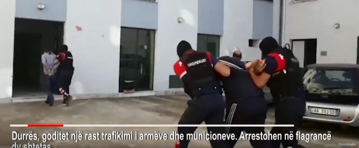 Armë e municione luftarake, cilët janë dy të arrestuarit në Durrës (EMRAT)